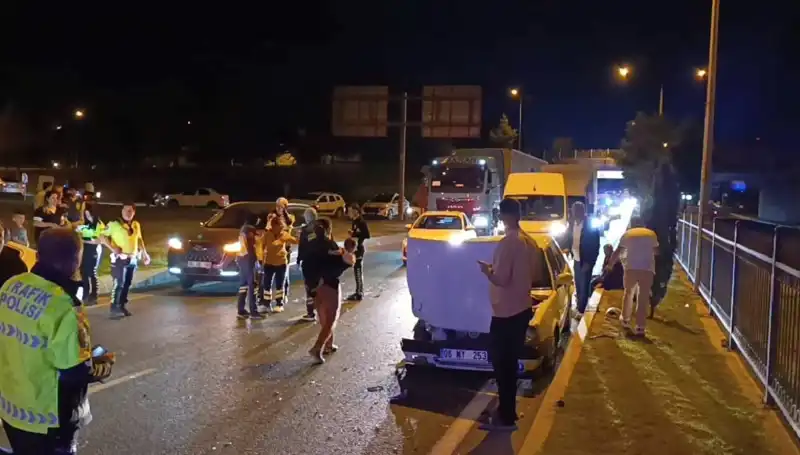 Otoyolda Korkunç Kaza: İkisi Çocuk Dört Yaralı Zorlu Kaza Geçirdi