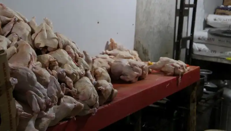 Döner İmalathanesinde Şok Eden Görüntüler: Hijyen Kuralları Çiğneniyor!