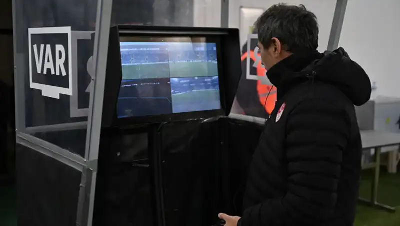 Beşiktaş-Gaziantep FK Maçında Almanya’dan Gelen VAR Hakemi Heyecanı