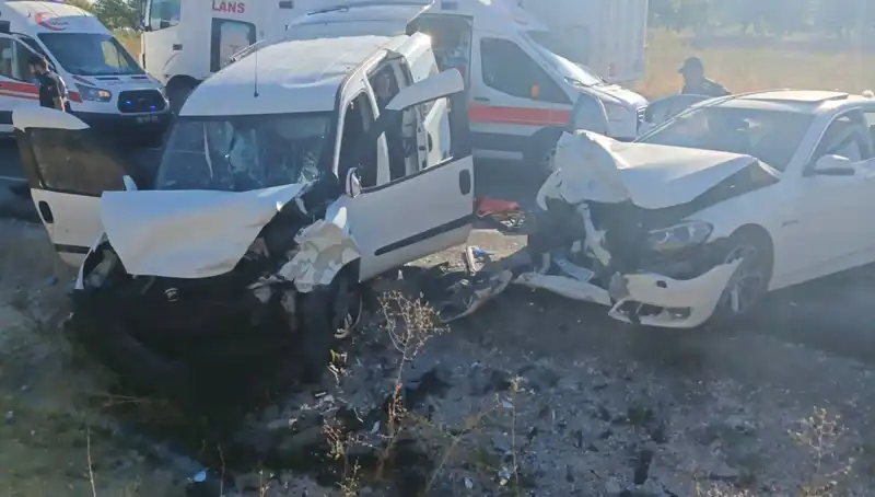 Nevşehir'de Trafik Kazası: 14 Kişi Yaralandı, Olayın Perde Arkası Ne?