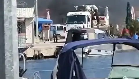 Tuzla'daki Balıkçı Barınağında Korkutan Lastik Yangını: Olayın Detayları