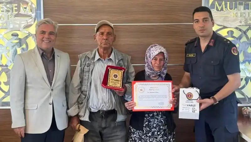 Jandarmaya Ev Bağışlayan Aileden Duygusal Güç Gösterisi
