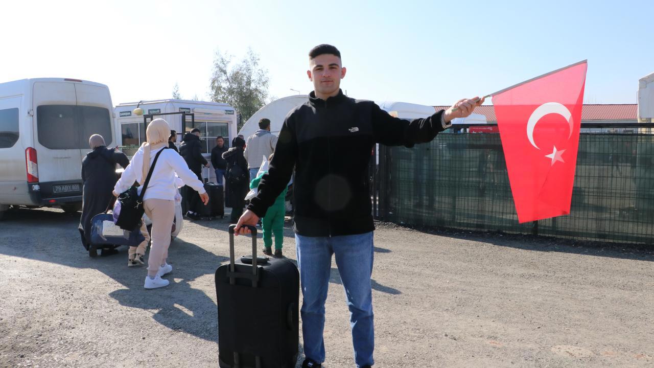 Türk bayrağıyla Suriye'ye dönen Abdulkadir'in anlamlı dönüşü